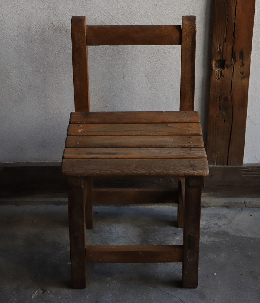 昔の学校の椅子
