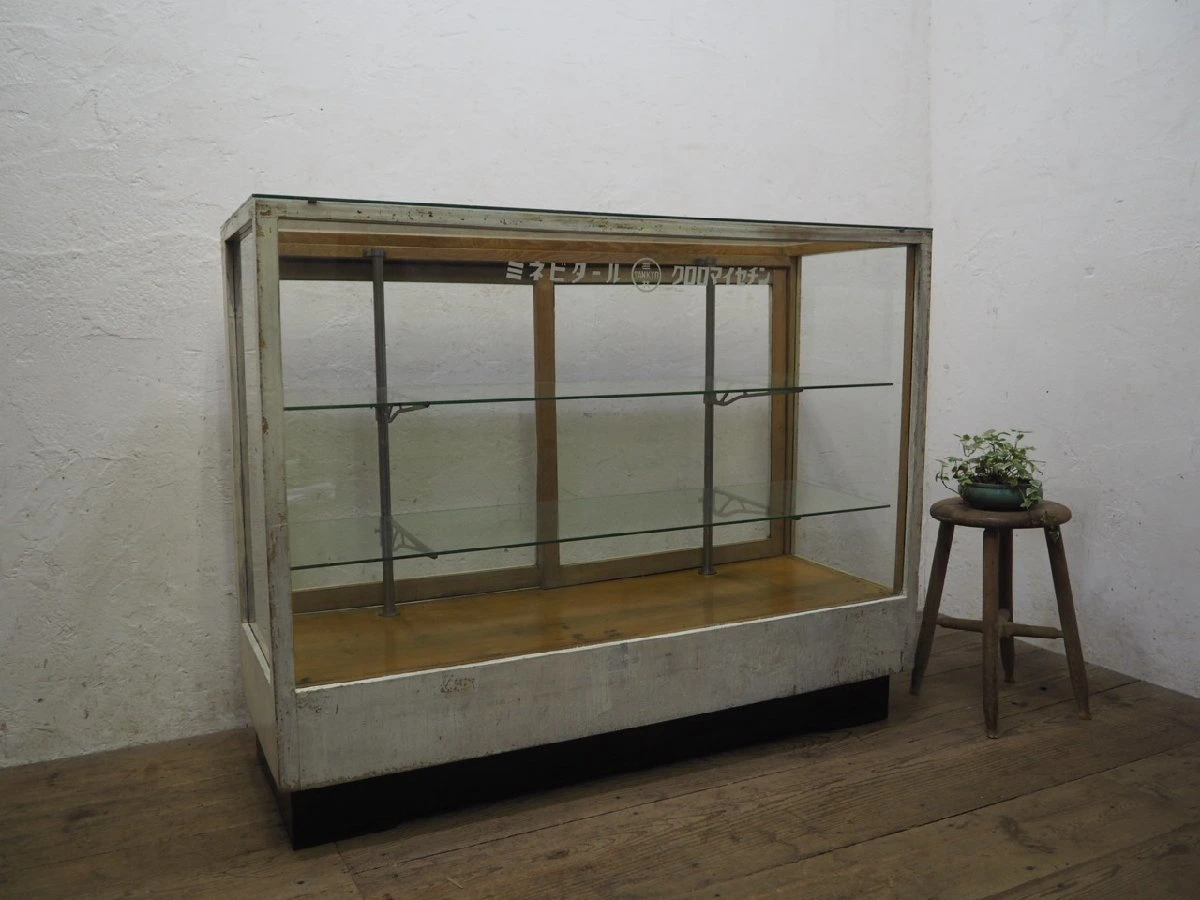 ガラスショーケース