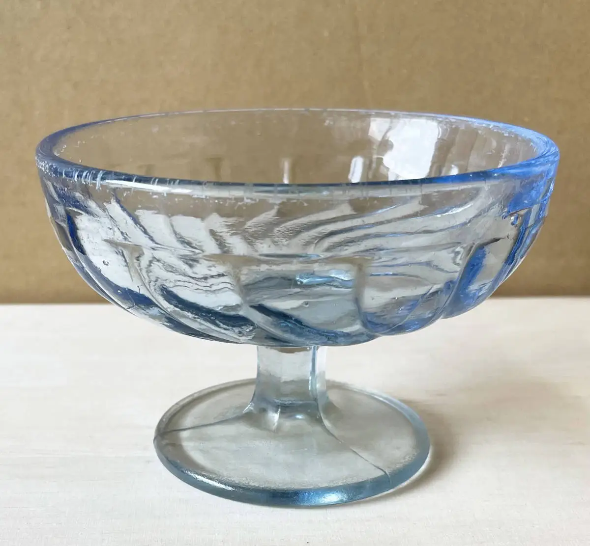 ガラスのアイスクリームカップ