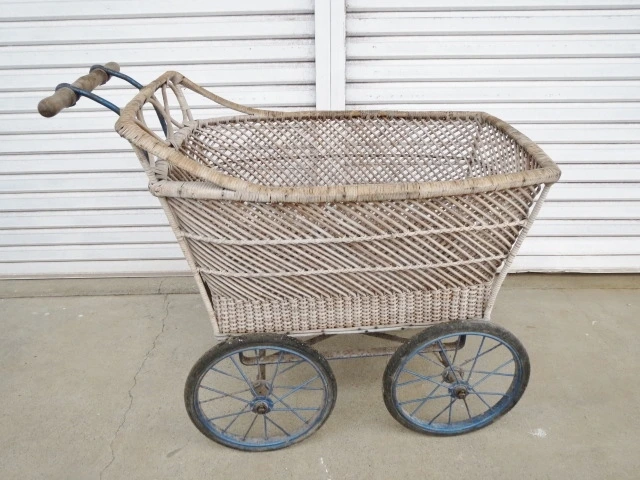 籐製の乳母車