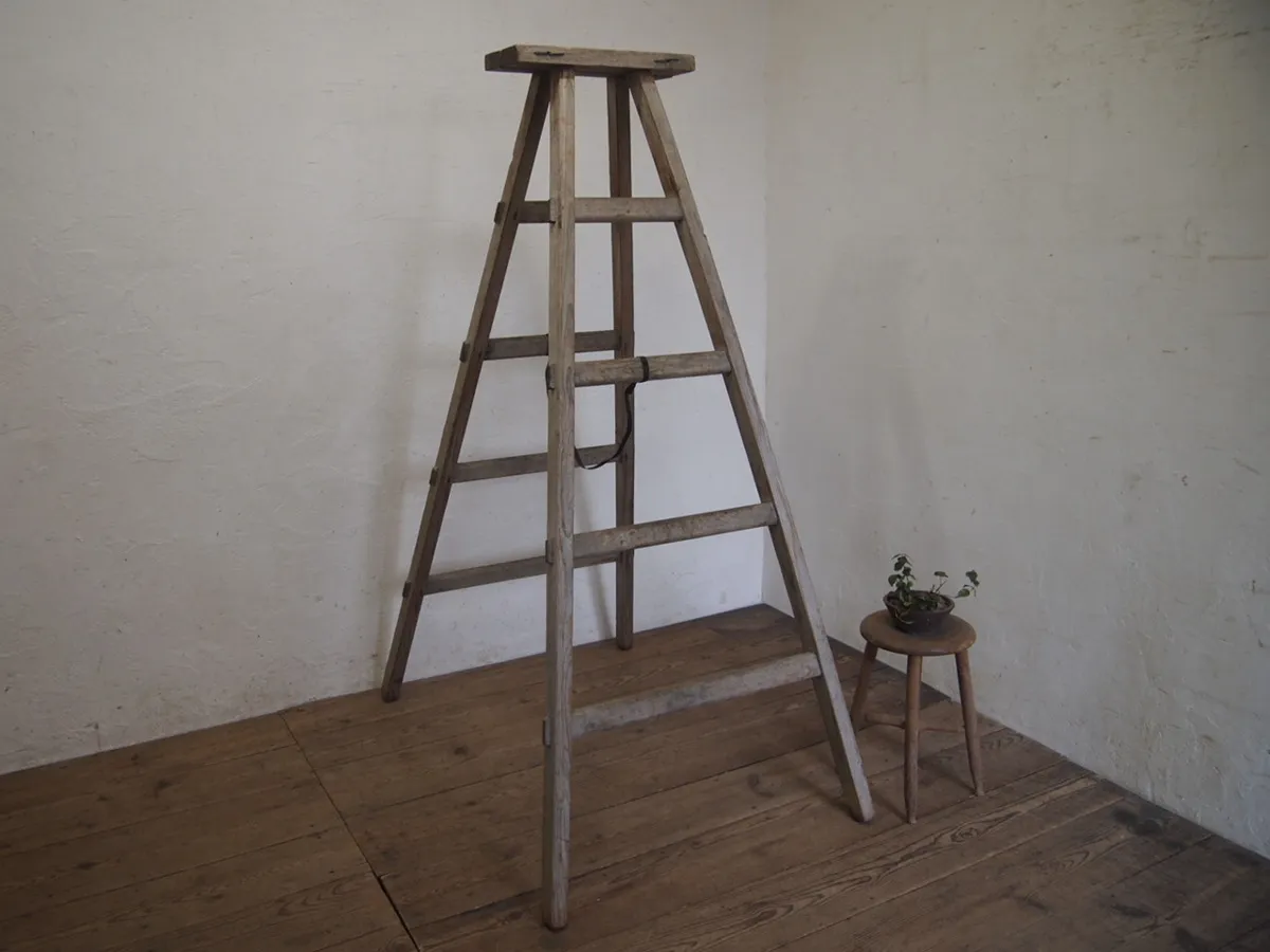 木の脚立
